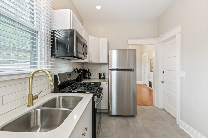 Building Photo - 2619 E 12th Ave