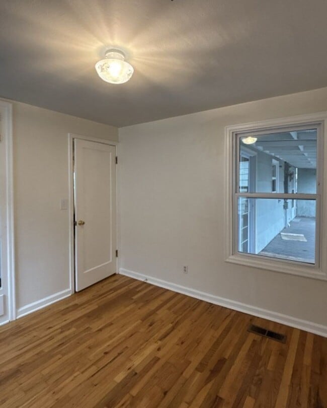 Building Photo - 2Bd/1Ba Single Story House - For Viewing!