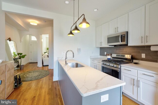 Building Photo - 1214 Linden Pl NE