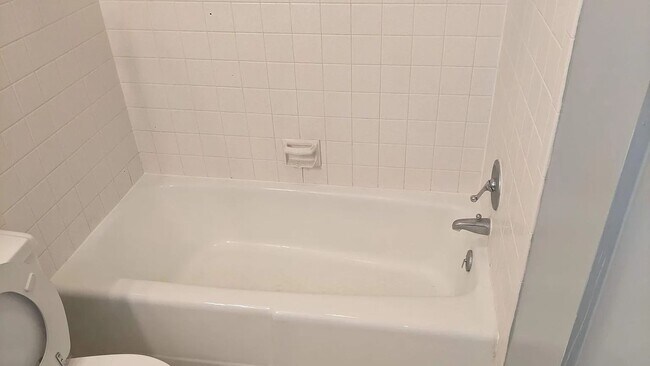 Building Photo - Quiet 1 Bedroom Convenient to Hershey Med and Attractions