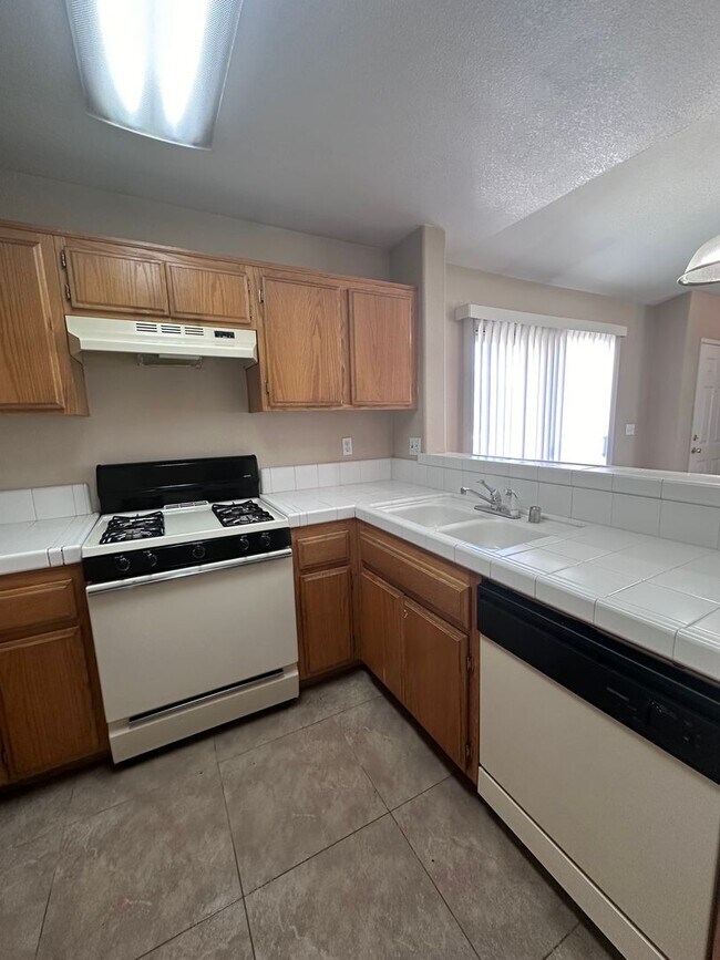 Building Photo - 4404 Pebble Creek Dr