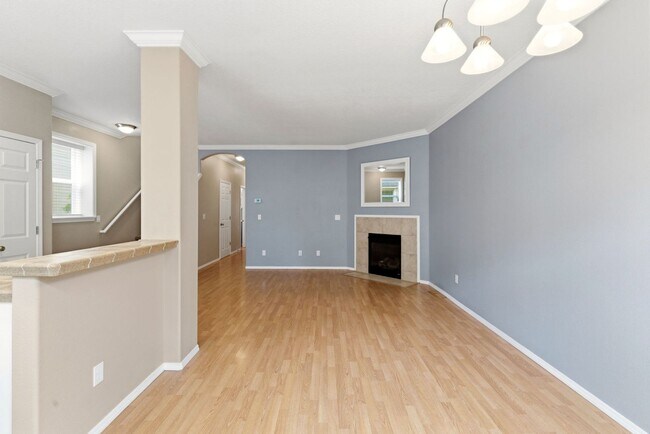 Building Photo - 17208 SW Pleasanton Ln