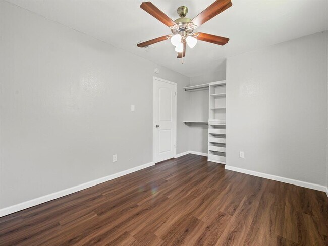 Building Photo - 1002 Cresswell Dr