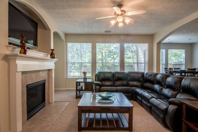 Building Photo - 15 Aquiline Oaks Pl