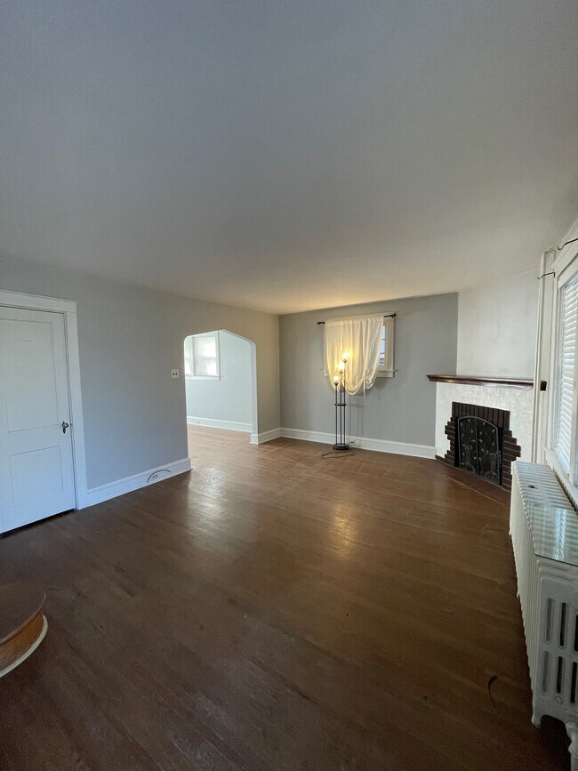 Building Photo - 714 3rd St