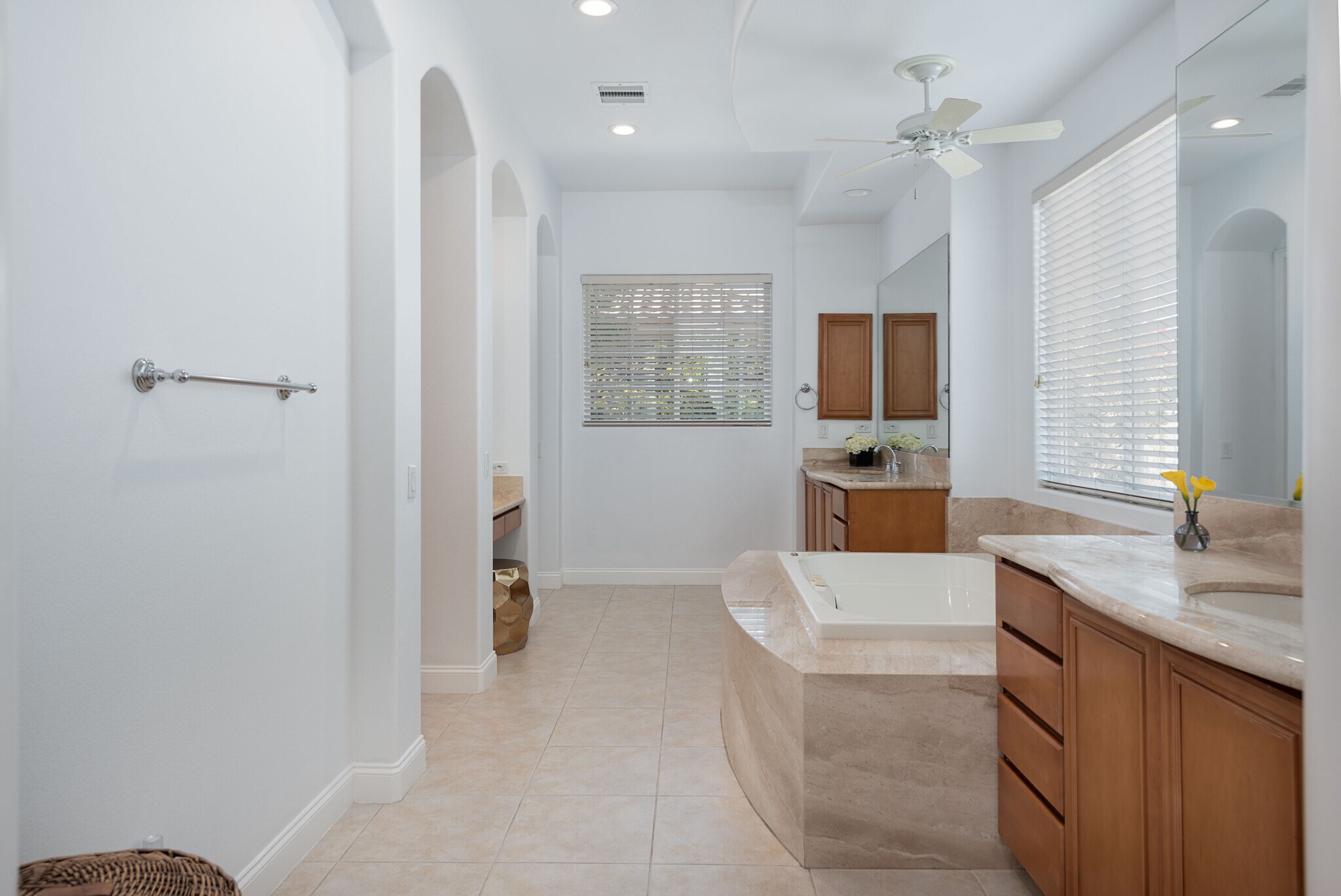 Building Photo - 45 Vista Encantada