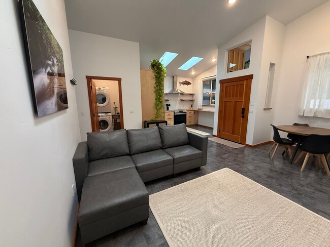 Building Photo - Furnished Modern Home for Rent – 2 Bedroom...