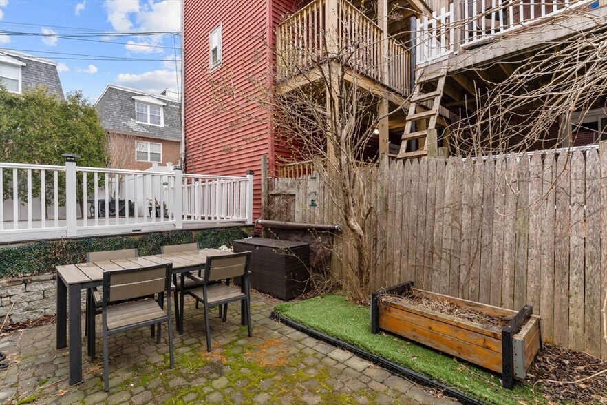 Building Photo - 62 Bolton St