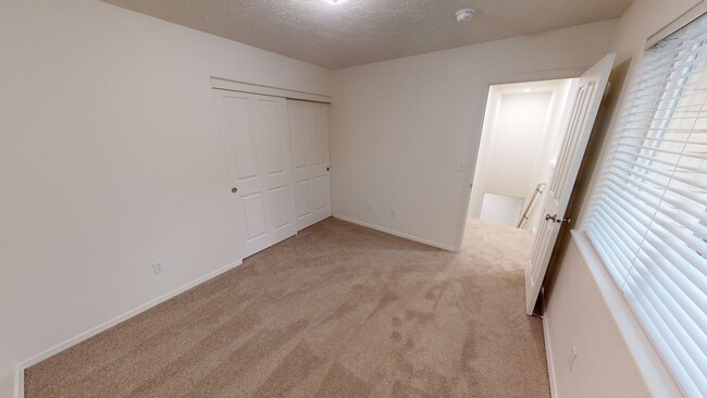 Building Photo - Two Level End Town Home  in Cascadia Villa...