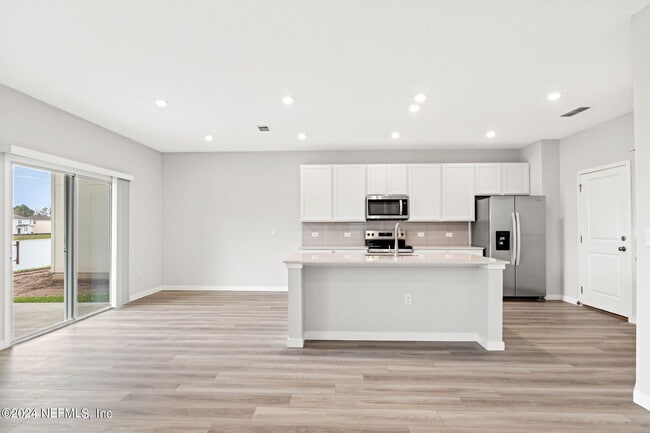 Building Photo - 14710 Cashew Ave