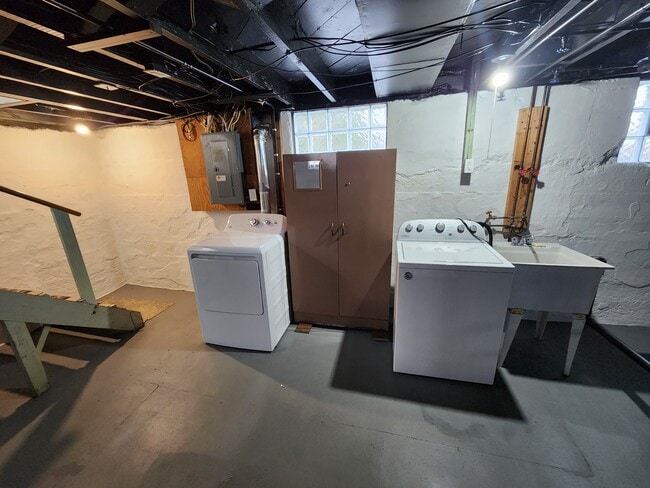 Building Photo - 2316 Rosemont Blvd
