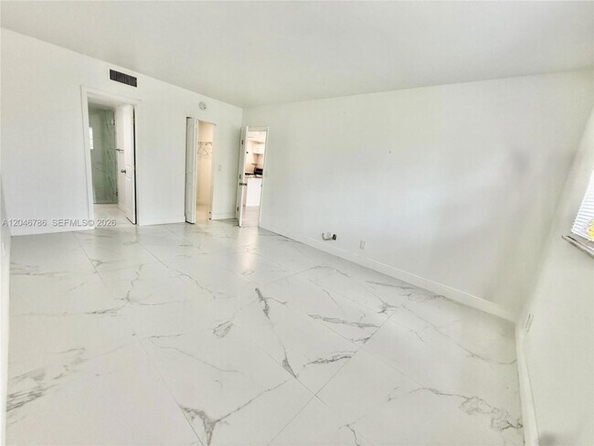 Building Photo - 14790 Bonaire Blvd