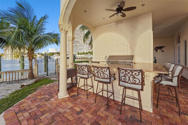 Building Photo - 3283 NE 171 St