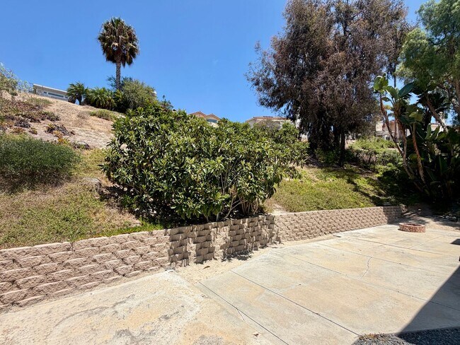 Building Photo - Spacious Five Bedroom in Rancho Del Oro