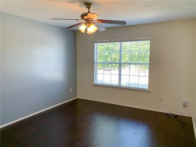 Building Photo - 717 Morgan Dr