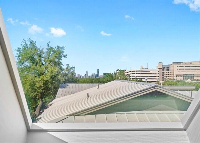 Building Photo - 4404 Mount Vernon Dr