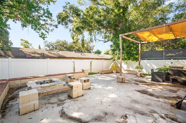 Building Photo - 1584 Tilley Ave