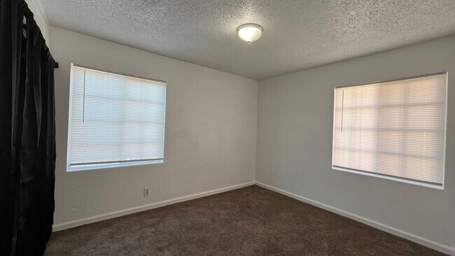 Building Photo - P008