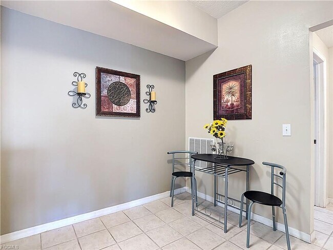 Building Photo - 3 bedroom 2 bathroom Condo in the Gardens at Beachwalk