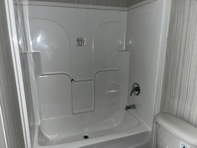 Building Photo - 220 Sequoia Dr