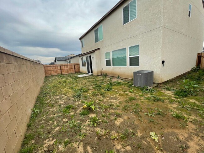 Building Photo - Spacious Modern Family Home in Prime Fresno Location!