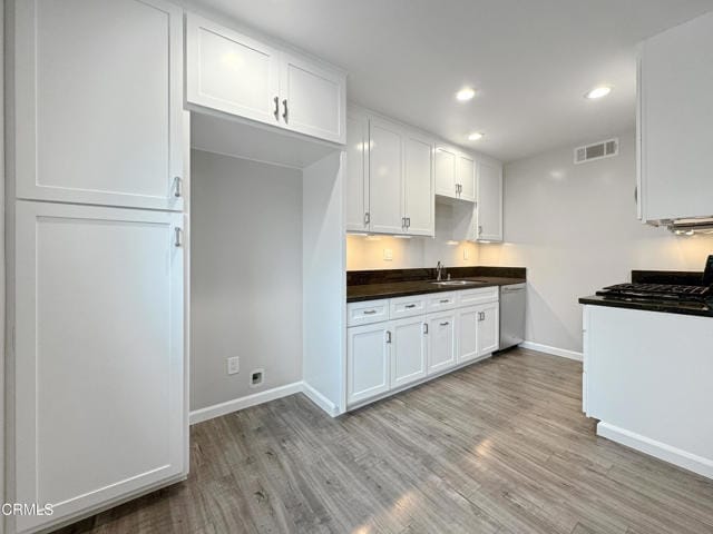 Building Photo - 605 N Los Robles Ave
