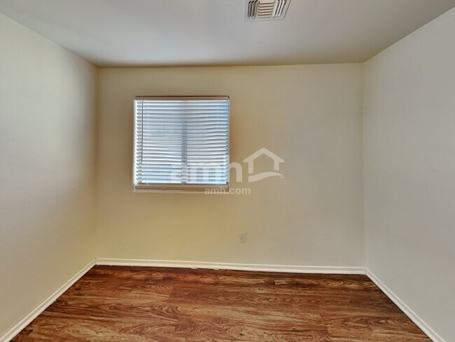 Building Photo - 1811 W Desert Canyon Dr
