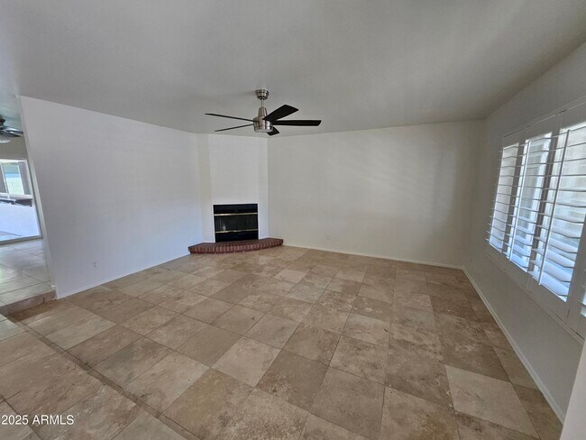 Building Photo - 2262 S Las Flores