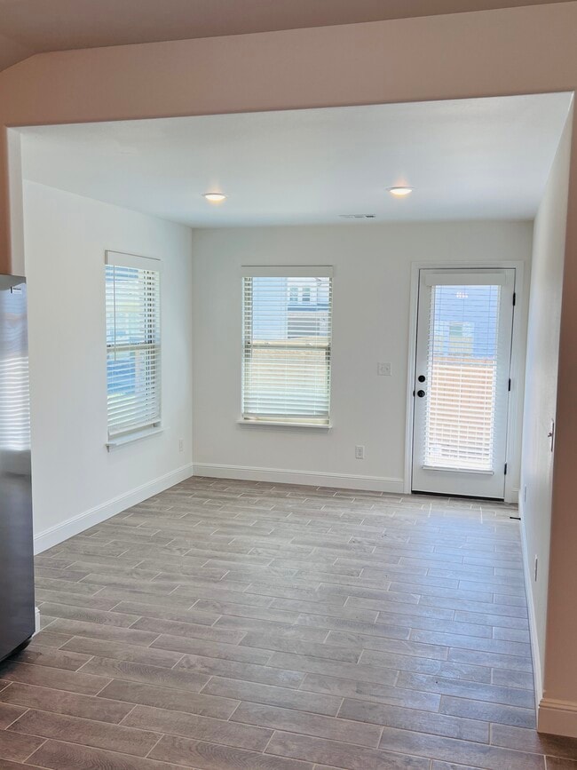 Building Photo - 2091 Bluestem Dr