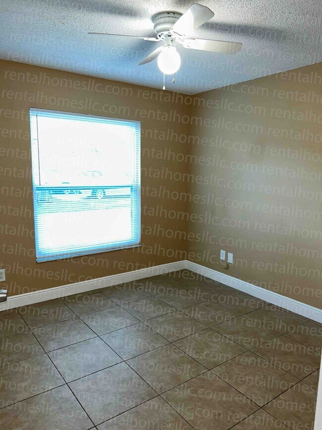 Building Photo - Remodeled Patio Home, Minutes Away From UCF, Technology Park, & the E/W Expressway