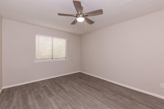 Building Photo - 3500 Tangle Brush Dr
