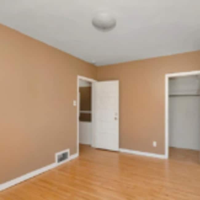 Building Photo - 319 N 22nd Ave W