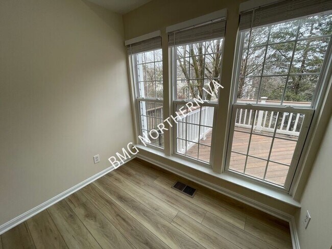 Building Photo - 22525 Maison Carree Square