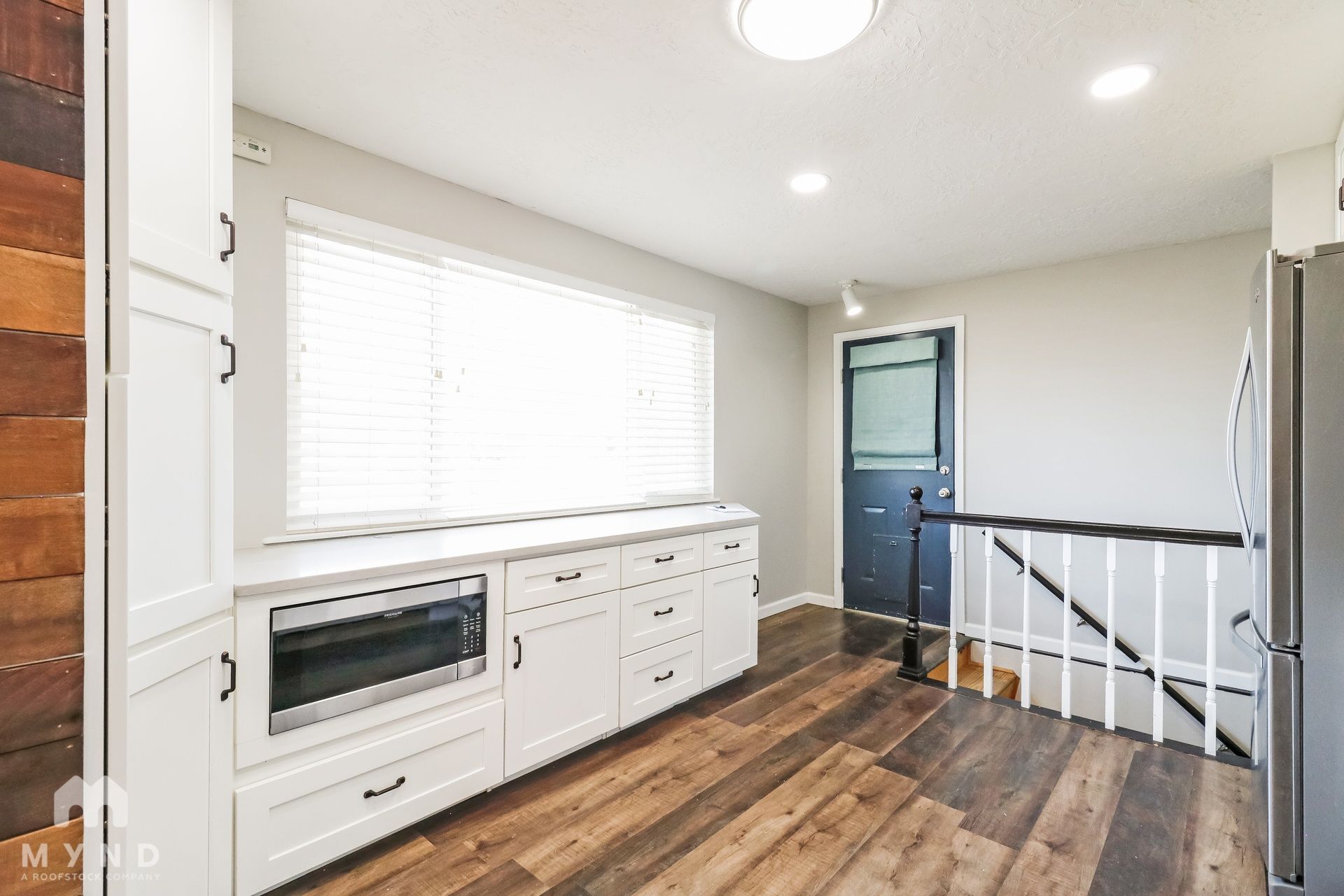 Building Photo - 381 Marquette Dr