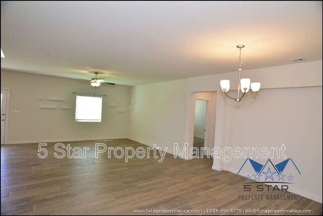 Building Photo - 3545 Essence St