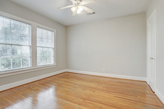 Building Photo - 2520 Shakespeare St