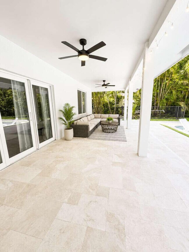 Building Photo - 2932 Banyan Blvd Cir NW