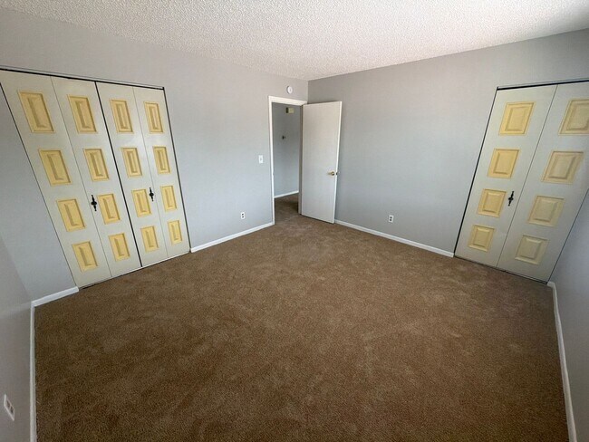 Building Photo - 4471 E Pikes Peak Ave