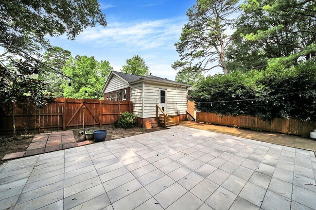 Building Photo - Lovely Three Bed One Bath Ranch Home in Wi...