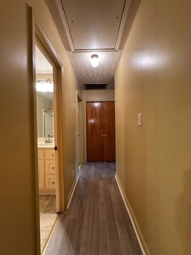 Building Photo - 709 Luther Dr
