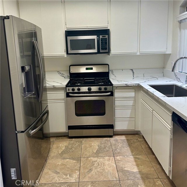 Building Photo - 30902 Club House Dr