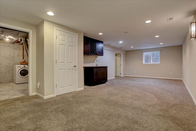 Building Photo - 10701 Hobbit Ln