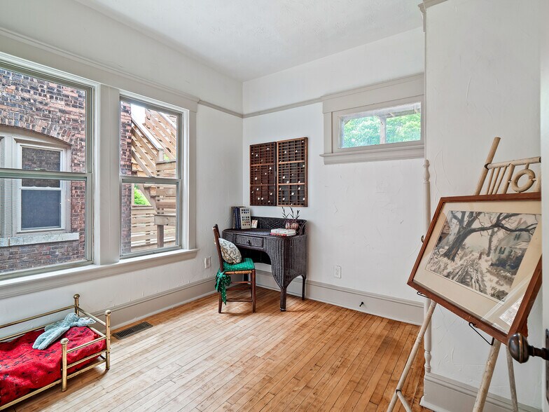 Building Photo - 1854 W 48th St