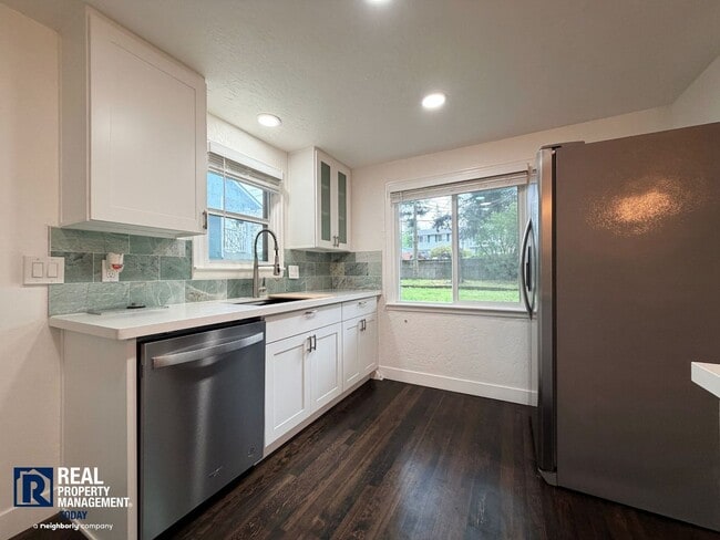 Building Photo - Charming Cottage Retreat with Modern Updates!