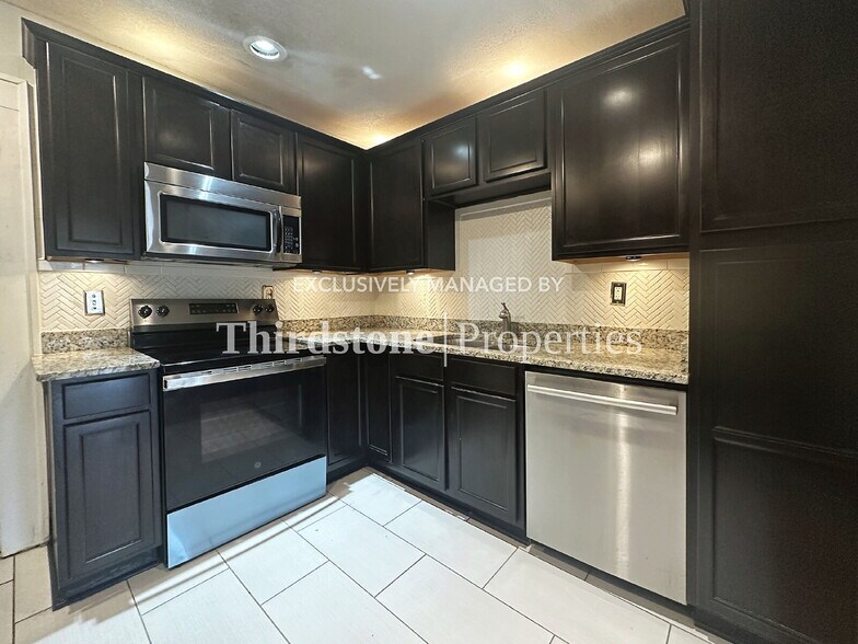 Building Photo - 725 Cherokee St