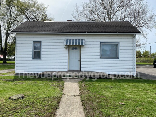 Building Photo - Fully Remodeled 2 bedroom Beauty with Spac...