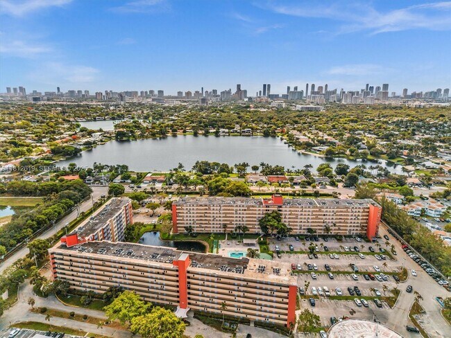 Building Photo - 1770 NE 191st St