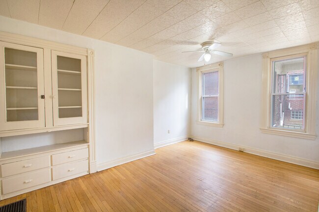 Building Photo - 618 West St