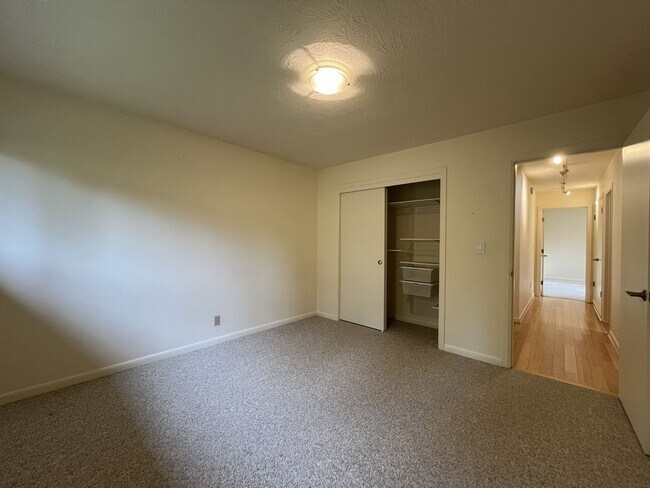 Building Photo - ATA2332