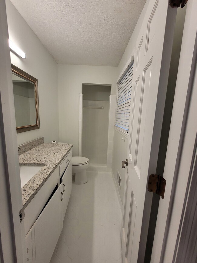 Building Photo - 2701 Cliffside Dr